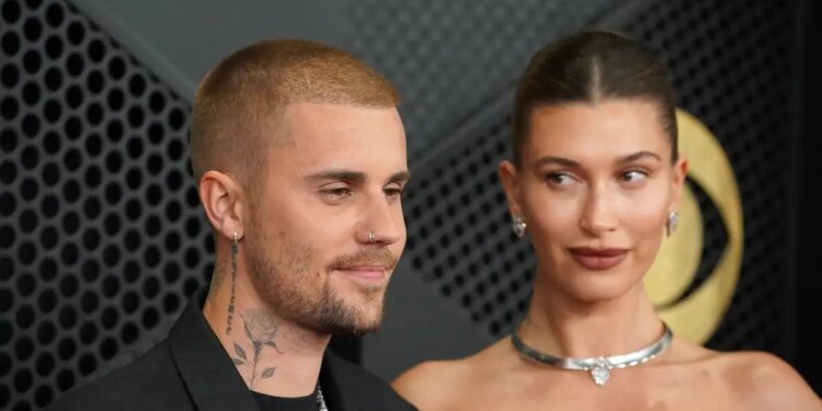 Το viral βίντεο που τους πετάει μπουκάλι με νερό