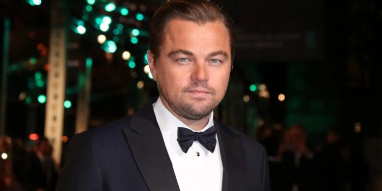 O Λεονάρντο Ντι Κάπριο με μουστάκι και προσθετική κοιλιά για τη νέα ταινία του Μάρτιν Σκορσέζε, «What Happens at Night»