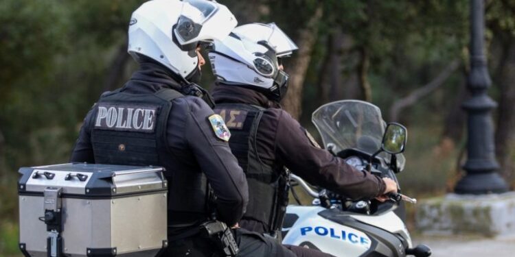 Καταδίωξη στα Πατήσια: Συνελήφθησαν δύο νεαροί που δεν σταμάτησαν στο σήμα των αστυνομικών 
