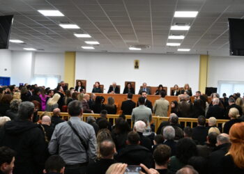 Δίκη Τέμπη: Διεκόπη για την 1η Απριλίου  – Θύελλα αντιδράσεων για τις συνθήκες συνωστισμού