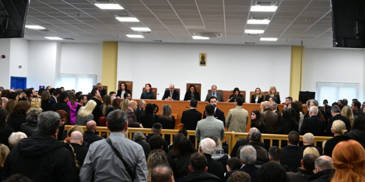 Δίκη Τέμπη: Διεκόπη για την 1η Απριλίου  – Θύελλα αντιδράσεων για τις συνθήκες συνωστισμού