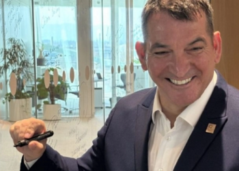 Ο Πύρρος Δήμας υπέγραψε στον Τοίχο των Ολυμπιονικών στη Λωζάνη - www.ertsports.gr