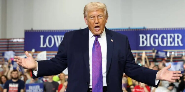 Ο Τραμπ απειλεί με αφανισμό τους σταθμούς ενέργειας του Ιράν αν δεν ανοίξουν τα Στενά του Ορμούζ - Απαντά με αντίποινα η Τεχεράνη