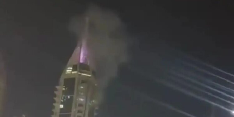 Ντουμπάι: Καπνός σε πολυώροφο κτίριο στη μαρίνα - Αναφορές για εκρήξεις