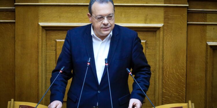 Σ. Φάμελλος: Ανεπαρκή τα μέτρα της κυβέρνησης - Με τα λεφτά των πολλών χρηματοδοτεί την αισχροκέρδεια