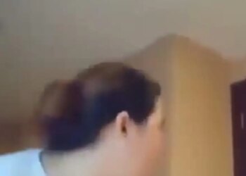 Ντουμπάι: Ιρανικός πύραυλος χτυπά πολυκατοικία την ώρα που μια γυναίκα κάνει live στο ίντερνετ