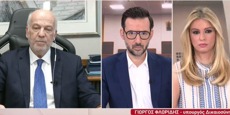 Φλωρίδης στο ΕΡΤnews: Τι απαντά ο υπουργός Δικαιοσύνης για την αίθουσα που διεξάγεται η δίκη των Τεμπών