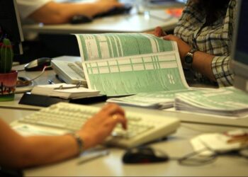 Φορολογικές δηλώσεις 2026: Στις 16 Μαρτίου ξεκινά η υποβολή – Ο πλήρης οδηγός για τις προθεσμίες, τις εκπτώσεις και τις αλλαγές