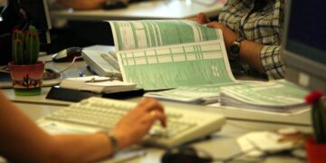 Φορολογικές δηλώσεις 2026: Στις 16 Μαρτίου ξεκινά η υποβολή – Ο πλήρης οδηγός για τις προθεσμίες, τις εκπτώσεις και τις αλλαγές