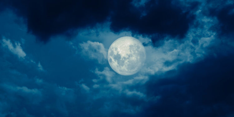 Ισχύει ότι η πανσέληνος επηρεάζει τη διάθεσή μας;