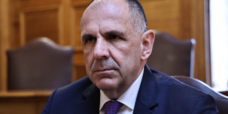 Στη Μονάδα Διαχείρισης Κρίσεων του ΥΠΕΞ ο Γιώργος Γεραπετρίτης