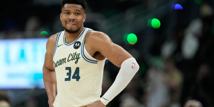 Αντετοκούνμπο: «Προσπαθώ να βρω πώς μπορώ να ταιριάξω στην ομάδα» - www.ertsports.gr