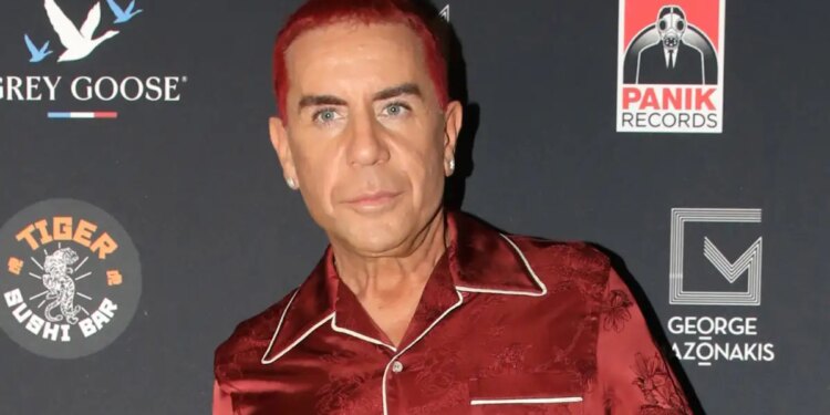 O Γιώργος Μαζωνάκης κυκλοφόρησε το νέο του τραγούδι με τίτλο «Επιπτώσεις» ανήμερα των γενεθλίων του