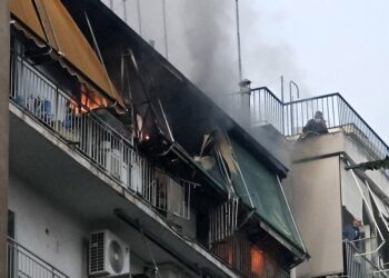 Έκρηξη φιάλης υγραερίου προκάλεσε τη φωτιά σε διαμέρισμα στου Γκύζη - Στο νοσοκομείο ηλικιωμένη - ertnews.gr