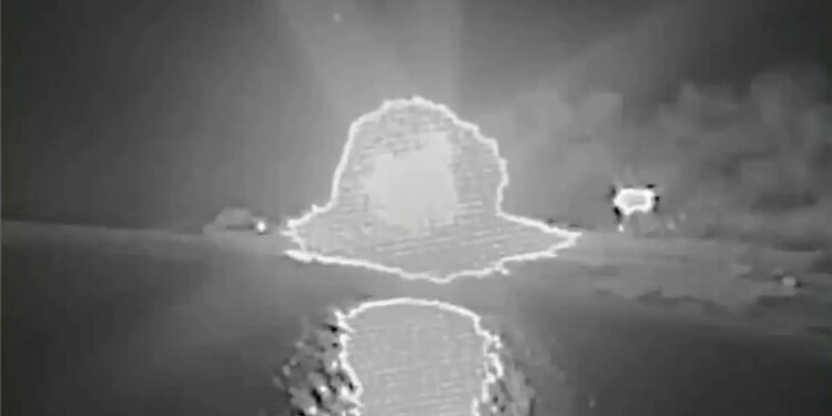 Οι ΗΠΑ κατέστρεψαν 11 πλοία του Ιράν στον Κόλπο του Ομάν: Δείτε βίντεο