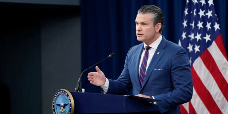 Ο Χέγκσεθ δεν αποκλείει την αποστολή αμερικανικών χερσαίων δυνάμεων στο Ιράν: «Θα πάμε όσο μακριά χρειαστεί»