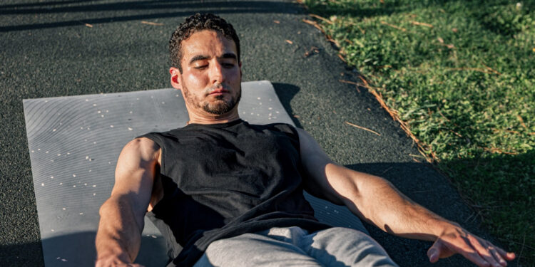 Νομίζετε ότι ο κορμός σας είναι δυνατός; Δοκιμάστε να κρατήσετε αυτή τη στάση για 30 δευτερόλεπτα