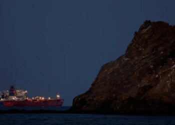 Ελληνόκτητο το πρώτο φορτηγό πλοίο που πέρασε τα Στενά του Ορμούζ από τις 2 Μαρτίου