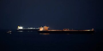 Η Γαλλία δεν στέλνει πολεμικά πλοία στα Στενά του Ορμούζ και μιλά για «κινδυνολογία»