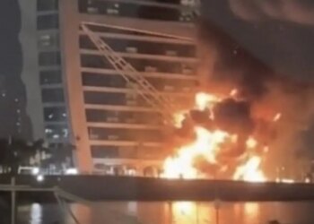 Ντουμπάι: Στις φλόγες το ξενοδοχείο Burj Al Arab που χτυπήθηκε από ιρανικό drone