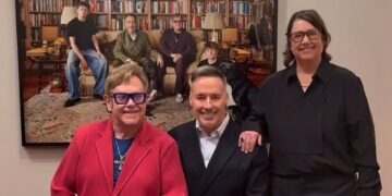 Οικογενειακό πορτρέτο του Έλτον Τζον αποκαλύφθηκε στην Εθνική Πινακοθήκη Πορτρέτων