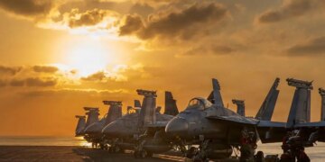 Γιγαντώνεται η σύρραξη στη Μέση Ανατολή: Πολεμική νύχτα με βομβαρδισμούς στην Τεχεράνη και εισβολή Κούρδων μαχητών στο Ιράν