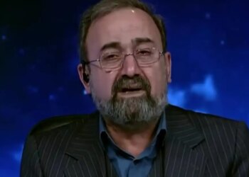 Ιράν: Η στιγμή που δημοσιογράφος ανακοινώνει τον θάνατο του Αλί Χαμενεΐ και ξεσπά σε λυγμούς