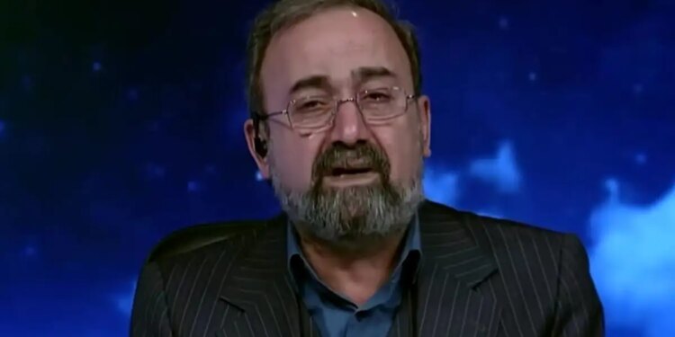 Ιράν: Η στιγμή που δημοσιογράφος ανακοινώνει τον θάνατο του Αλί Χαμενεΐ και ξεσπά σε λυγμούς