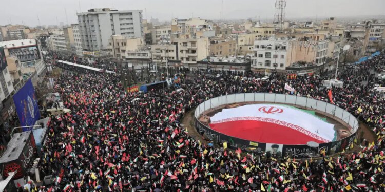 Το Ιράν ανακοίνωσε αύξηση 60% στον κατώτατο μισθό εν καιρώ πολέμου