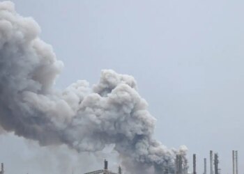 Αδιάκοποι βομβαρδισμοί ανάμεσα σε Ισραήλ και Ιράν - Εκρήξεις σε Κατάρ και Σαουδική Αραβία - Νέα επίθεση σε διυλιστήριο στο Κουβέιτ