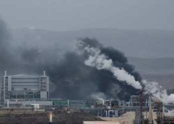 Το Ιράν βομβάρδισε μονάδα αφαλάτωσης και στρατιωτική βάση στο Κουβέιτ - Νεκρός κυανόκρανος στον Λίβανο