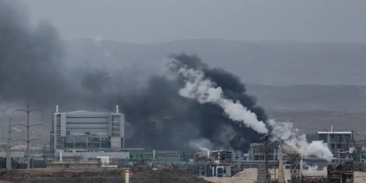 Το Ιράν βομβάρδισε μονάδα αφαλάτωσης και στρατιωτική βάση στο Κουβέιτ - Νεκρός κυανόκρανος στον Λίβανο