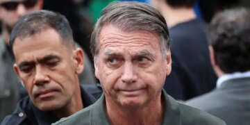 Βραζιλία: Στη ΜΕΘ με πνευμονία ο Ζαΐρ Μπολσονάρο - Σοβαρή κρίνεται η κατάστασή του