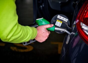 Πρατηριούχoι καυσίμων: Nα μειωθούν οι φόροι στα καύσιμα, οι οποίοι αποτελούν σημαντικό μέρος της τελικής τιμής