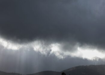 Καταιγίδες, χιόνια και θυελλώδεις άνεμοι: Πού και πότε θα χτυπήσει η κακοκαιρία Erminio - Κόκκινη προειδοποίηση και για την Αττική
