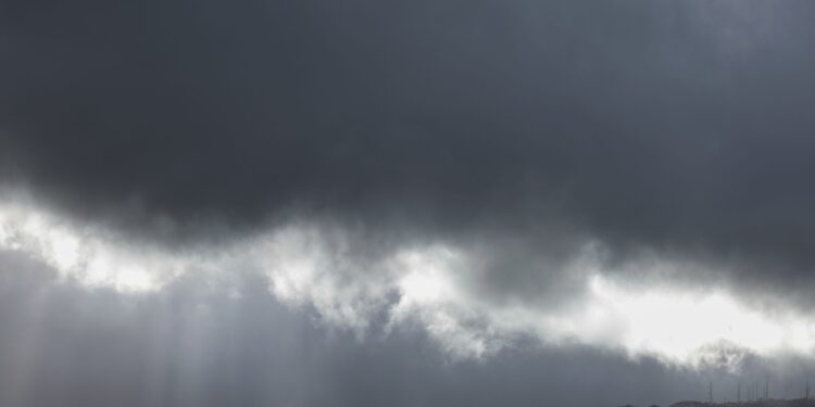 Καταιγίδες, χιόνια και θυελλώδεις άνεμοι: Πού και πότε θα χτυπήσει η κακοκαιρία Erminio - Κόκκινη προειδοποίηση και για την Αττική