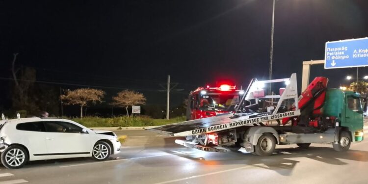 Άλιμος: Καραμπόλα πέντε αυτοκινήτων στη Λεωφόρο Ποσειδώνος – Ένα άτομο ανασύρθηκε χωρίς τις αισθήσεις του