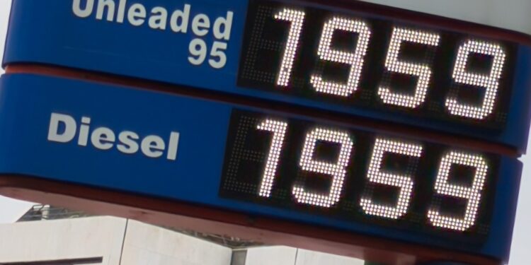 Για πρώτη φορά η χονδρική τιμή του πετρελαίου κίνησης ξεπερνάει την αμόλυβδη