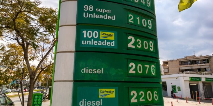 «Πυρ ομαδόν» από την αντιπολίτευση κατά τη κυβέρνησης για τα μέτρα στήριξης - ertnews.gr