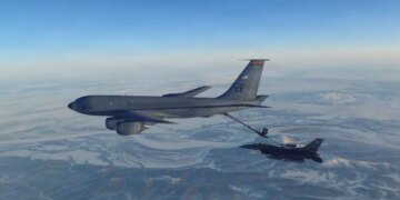 Μέση Ανατολή: Πέντε άτομα αγνοούνται μετά τη συντριβή του ιπτάμενου τάνκερ στο Ιράκ - «Το βομβαρδίσαμε» λέει το Ιράν