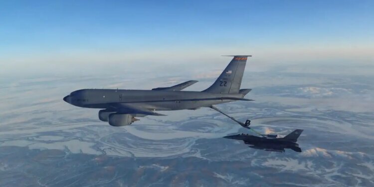 Μέση Ανατολή: Πέντε άτομα αγνοούνται μετά τη συντριβή του ιπτάμενου τάνκερ στο Ιράκ - «Το βομβαρδίσαμε» λέει το Ιράν