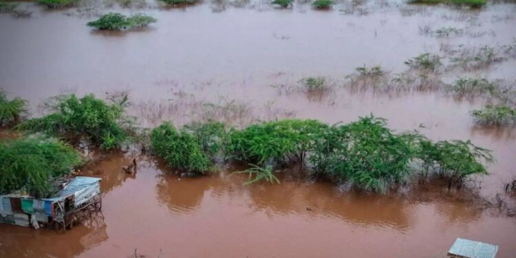 Κένυα: 88 νεκροί και χιλιάδες άστεγοι από σφοδρές πλημμύρες, φόβοι κατάρρευσης φράγματος
