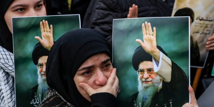 Ιράν: Αβεβαιότητα για την επόμενη μέρα χωρίς τον Αλί Χαμενεΐ - Τα τρία σενάρια και η κατακερματισμένη αντιπολίτευση