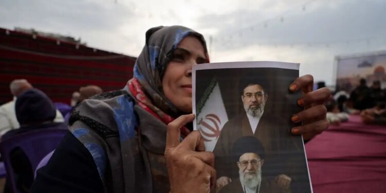 Ιράν: Ο Αλί Χαμενεΐ δεν ήθελε για διάδοχό του τον Μοτζταμπά γιατί δεν τον θεωρούσε έξυπνο και κατάλληλο για ηγέτη - Τι γνώριζε ο Τραμπ