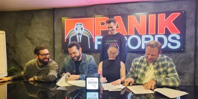 Klavdia, Arcade Music και Panik Records συνεχίζουν την επιτυχημένη συνεργασία τους 