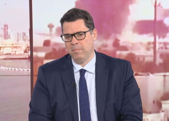 Κοντογεώργης στο ΕΡΤnews: Ψυχραιμία και ετοιμότητα – Δεν υπάρχει πιθανότητα εμπλοκής στα Στενά του Ορμούζ