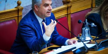 Κωνσταντινόπουλος: Παραιτείται από βουλευτής μετά τη διαγραφή του και παραδίδει την έδρα στο ΠΑΣΟΚ