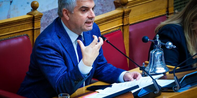 Κωνσταντινόπουλος: Παραιτείται από βουλευτής μετά τη διαγραφή του και παραδίδει την έδρα στο ΠΑΣΟΚ