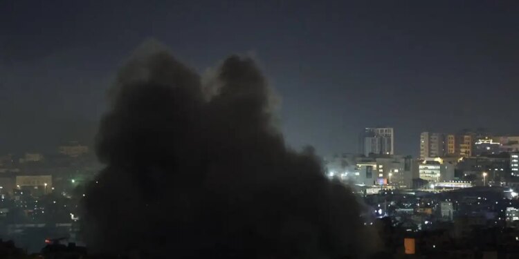 Μέση Ανατολή: ΗΠΑ και Ιράν δεν «θάβουν το τσεκούρι του πολέμου» και βάζουν στο επίκεντρο τα Στενά του Ορμούζ