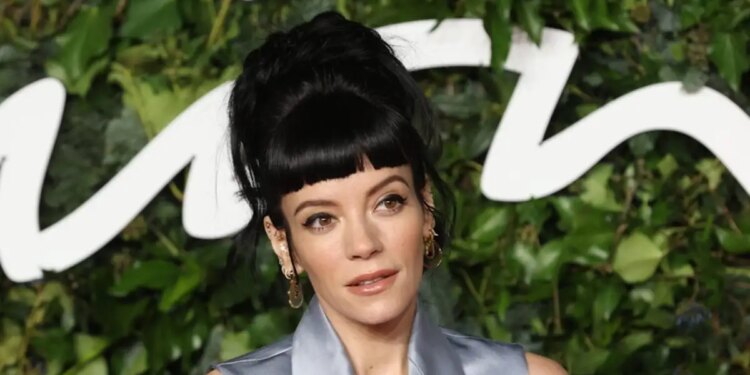 Το πορτρέτο του άλμπουμ «West End Girl» κατακτά και την Εθνική Πινακοθήκη του Λονδίνου